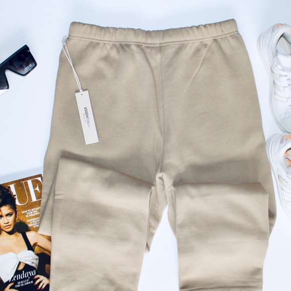 FEAR OF GOD ESSENTIALS Relaxed Sweatpants Oak - Picture 4 of 5